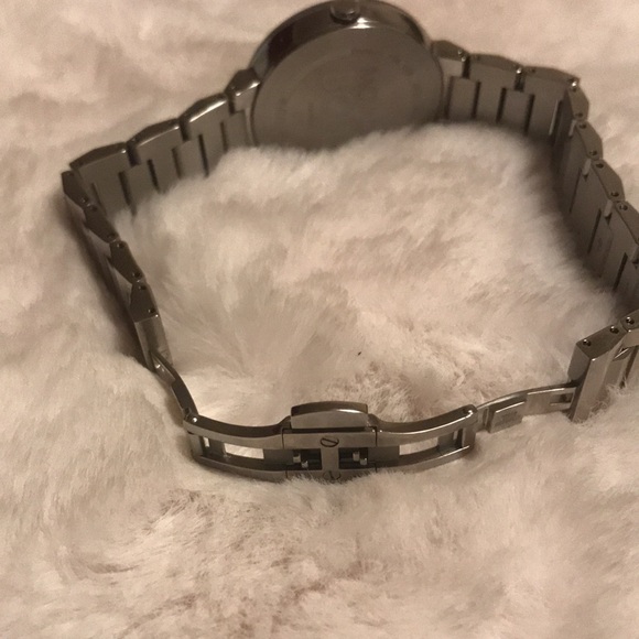 Movado BOLD Evolution 34 mm stainless steel case bracelet silver-toned dial - Picture 6 of 7